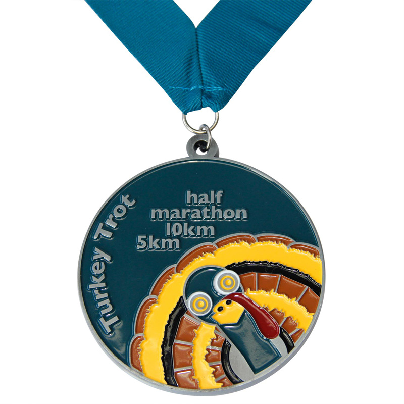 A gyártók testreszabott színű olcsó díjat készítettek a Metal Run Medallion -nak