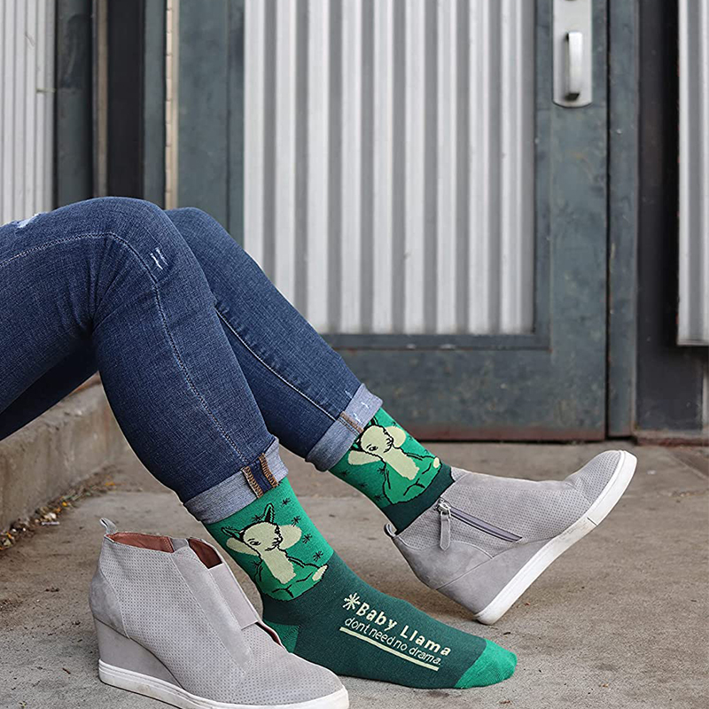 Nagykereskedelmi egyedi logó személyiségnők harisnya kerékpáros trendi hip-hop ábécé sport boldog zokni testvilágítás
