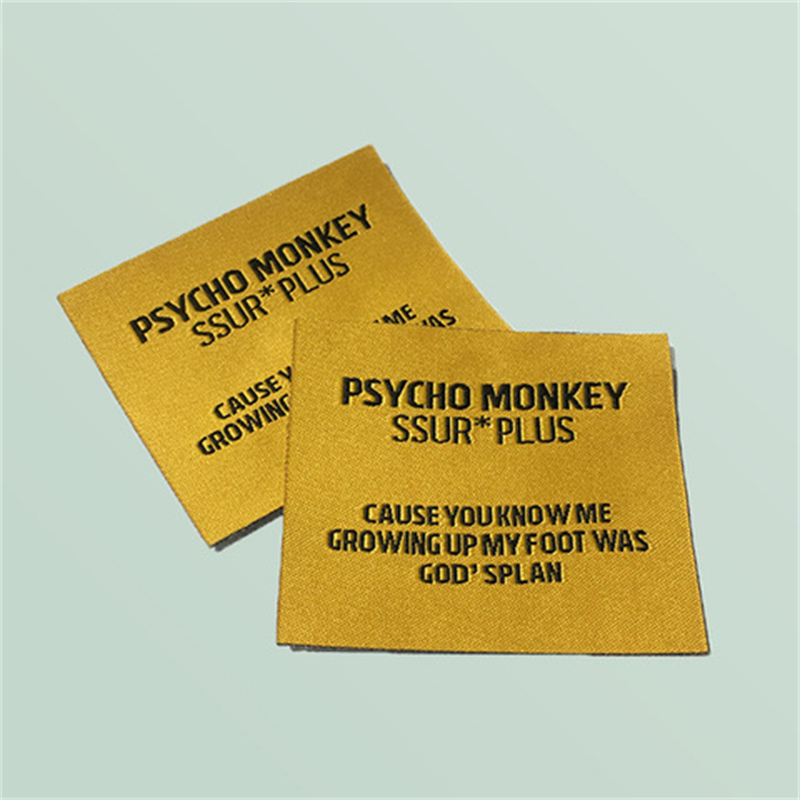 Egyedi színű ruházati címkék