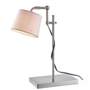 Állítható feladatlámpa a munkahelyi állomáson a vendégszobákban