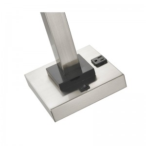 Egyetlen éjjeliszekrény asztali lámpa a vendégszobában