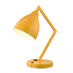 Üzleti lámpa rögzített fémkarral és fejjel integrált aljzattal és/OFF Rocker kapcsolóval az alapon a vendégszoba számára