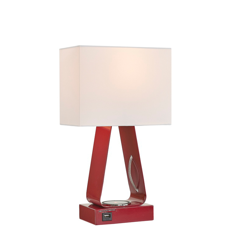 Apró asztali lámpa piros kivitelben, USB töltőport, vezetéknélküli töltőállomás és a/off rocker kapcsoló a vendégszobában