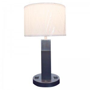 Két tónusú fekete és szálcsiszoltnikkel -befejező asztali lámpa egy/off rocker kapcsolóval és két kényelmes üzlet a vendégszobában