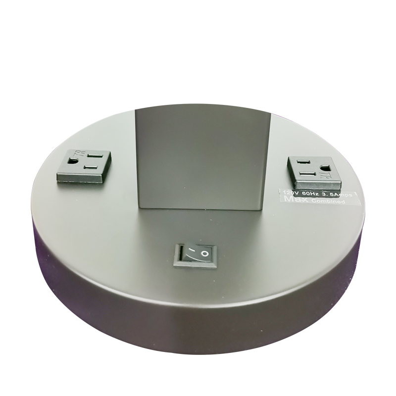 Két tónusú fekete és szálcsiszoltnikkel -befejező asztali lámpa egy/off rocker kapcsolóval és két kényelmes üzlet a vendégszobában