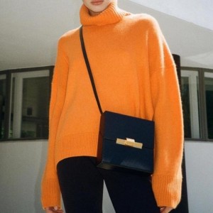 Szilárd teknősnyakúnők laza pulóver