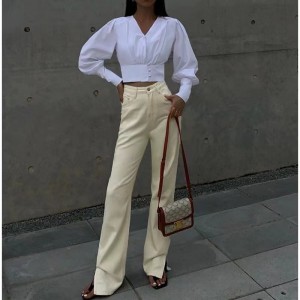 Fehér V-nyak hosszú ujjú ingnői tervezési érzékniche új vékony lámpás ujja