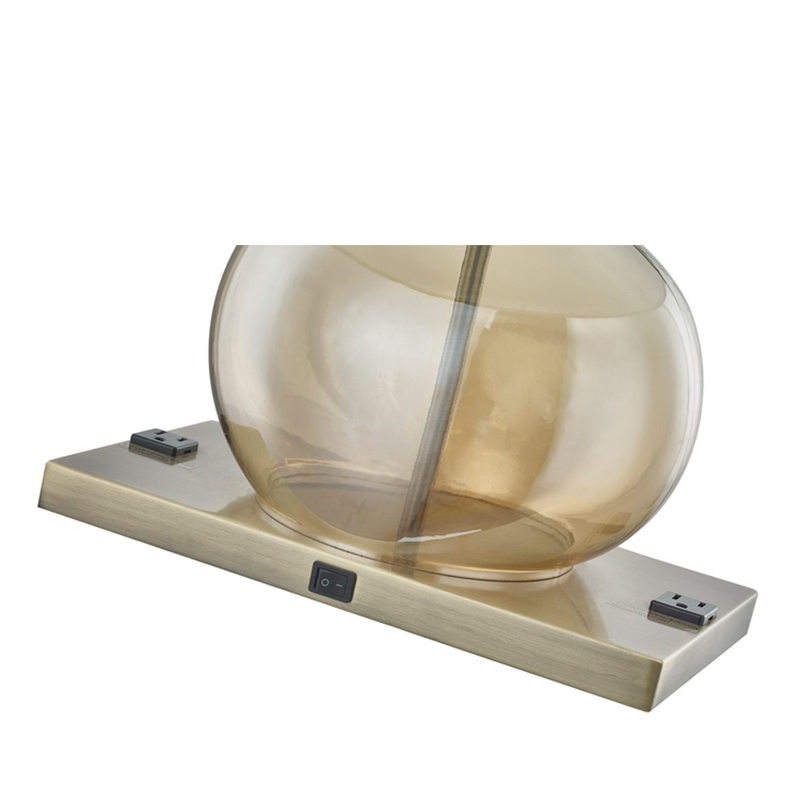 Nagykövetség Suites Hotel Amber Glass Table Lámpa egy/off rocker kapcsolóval, két kényelmes üzlet a szálloda vendégszobájában