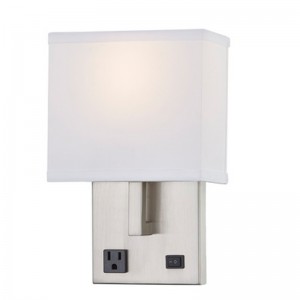 Hospitality Hotel Hand Hand Wall gyertya szálcsiszoltnikkel kivitelben és fél téglalap alakú szövet árnyékban a szálloda tipikus vendégszobában