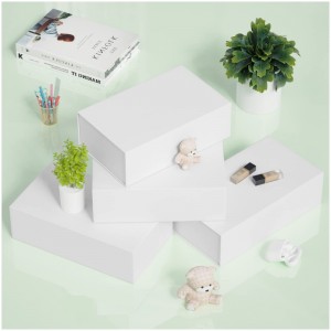 Testreszabott színű ajándékdoboz