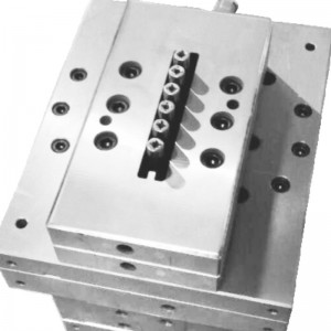 PE Wooden műanyag extrudálási penész Kínában készült