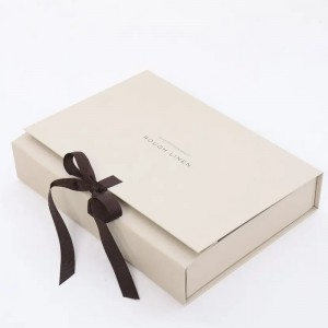 Testreszabott könyv ajándékdoboz