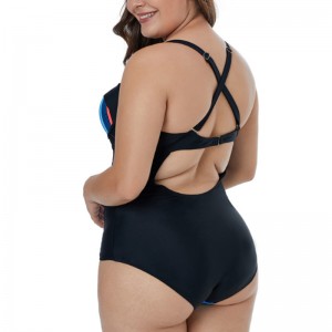 A csíkos varrás vékony fürdőruhákat jelenik meg