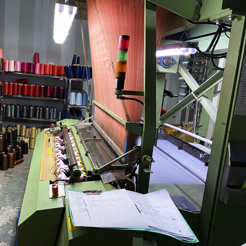 Professzionális szövött címkéjük van