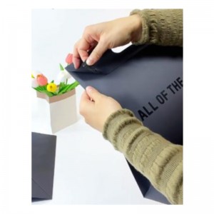 Luxus szerszámvágó fogantyú fekete ruházat bevásárló csomagolás papírzacskó ékszer kozmetikai egyedi logó csomagolás tervező papír ajándék táskák