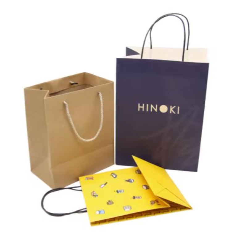 Testreszabottnyomtatott logó Kraft papírcsomagoló táska ajándék kézműves vásárlás biológiailag lebontható papírzacskó fogantyúval
