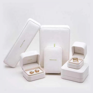 Testreszabott bőr luxus karkötőnyaklánc fülbevalók gyűrűs doboz csomagolási ékszer doboz