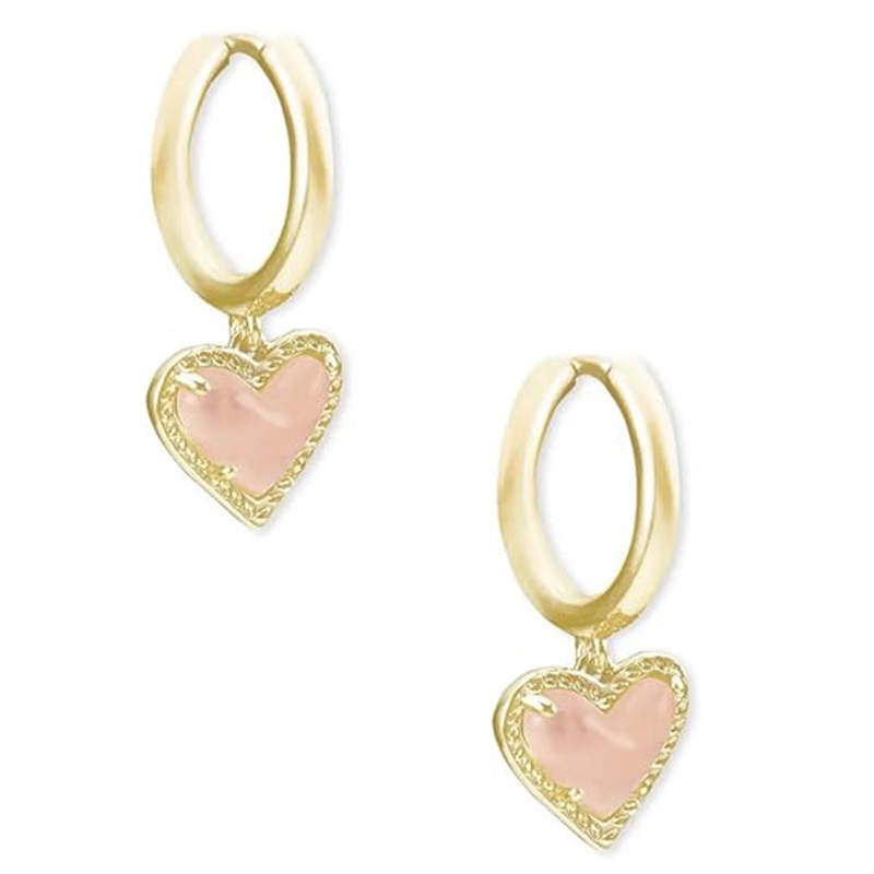 Blush Heart Charm Hoop fülbevaló Heart Huggie fülbevalónőknek, divat ékszerek