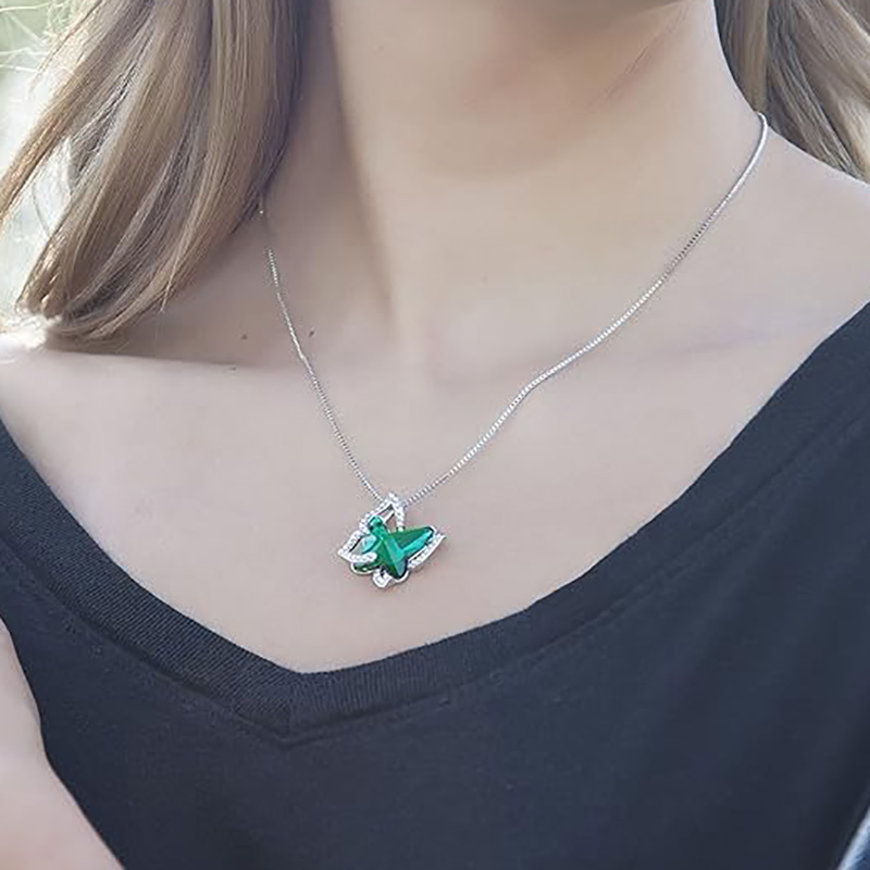 Emerald Radiance Star Pendant Butterfly Birthstone Crystalnyaklánc - Ezüst tónusú, 18