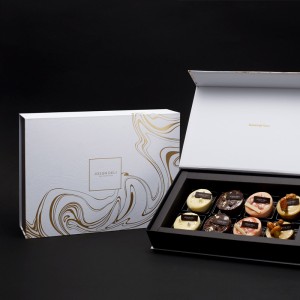 Arany minimalista ajándékdoboz