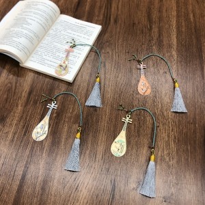 Pipa-alakú könyvjelző