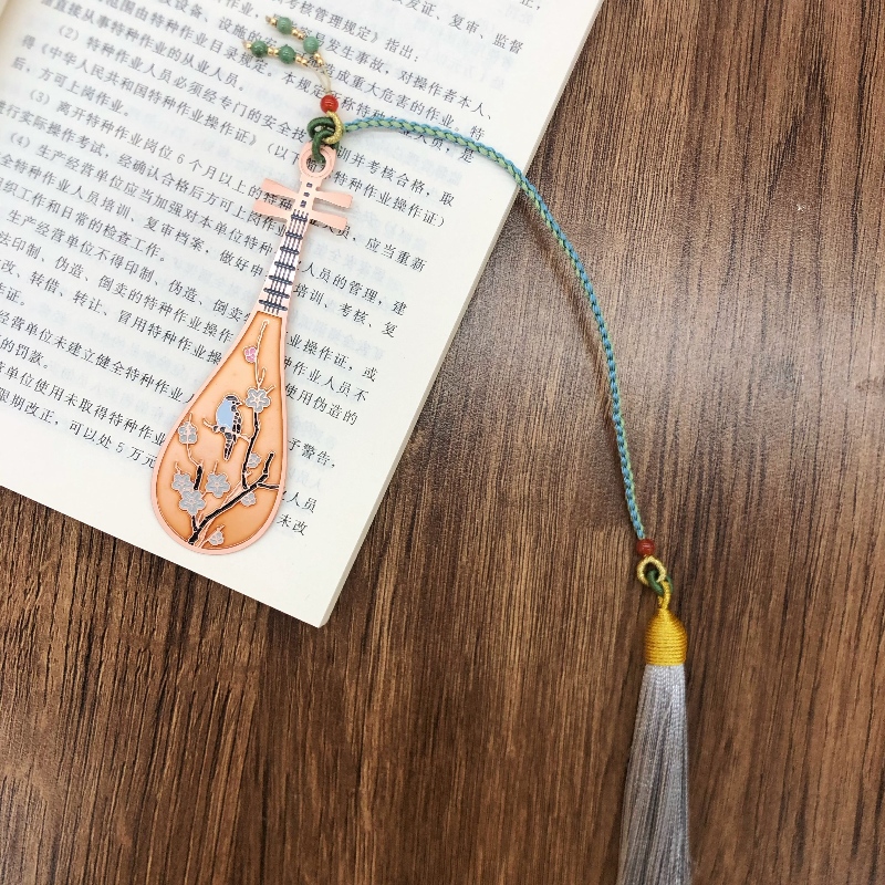 Pipa-alakú könyvjelző