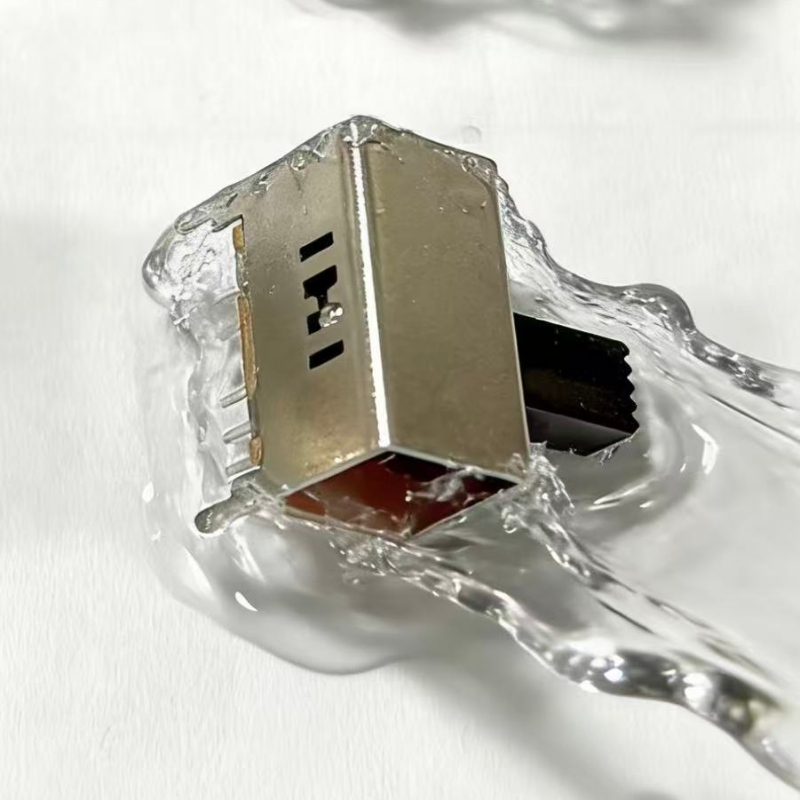 IP67 vs IP68: Mi?\\Mi az igazi különbség a vízálló kapcsolók védelmi minősítései között?